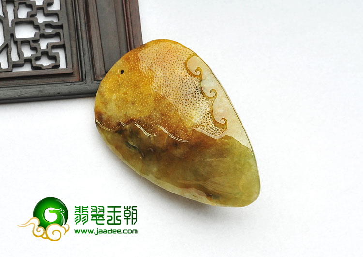 糯冰种褐黄翡略飘花缅甸翡翠A货狼首挂件