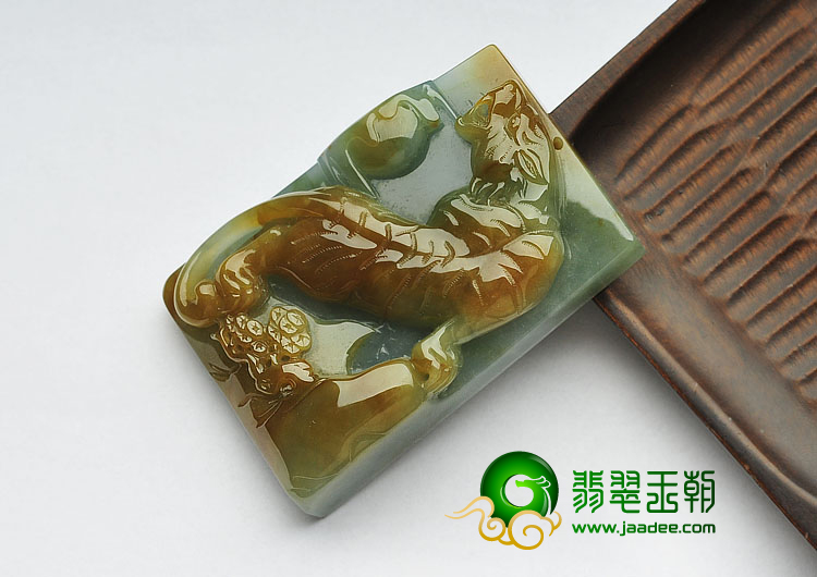 糯冰种晴水褐黄翡缅甸翡翠A货虎啸山林挂件