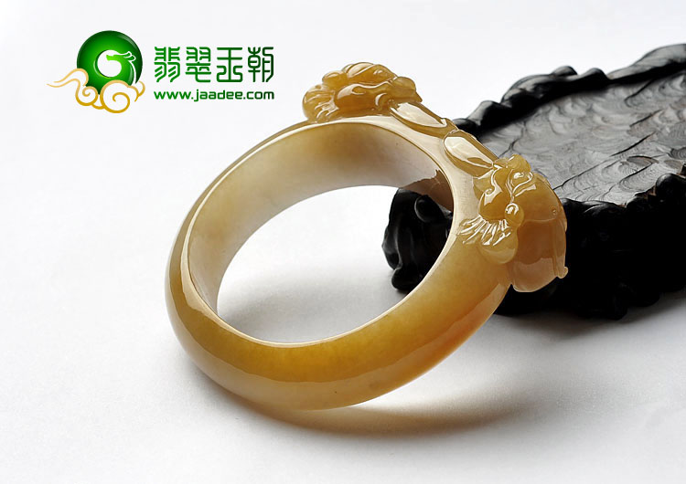 （超值推荐）糯冰种鸡油黄缅甸翡翠A货双龙如意贵妃镯/摆件（59.7mm-52.6mm）