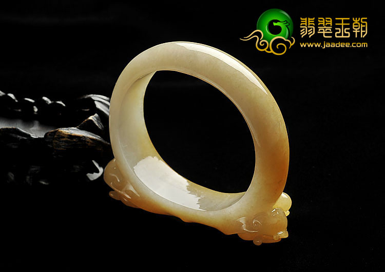 （超值推荐）糯冰种鸡油黄缅甸翡翠A货双龙如意贵妃镯/摆件（59.7mm-52.6mm）