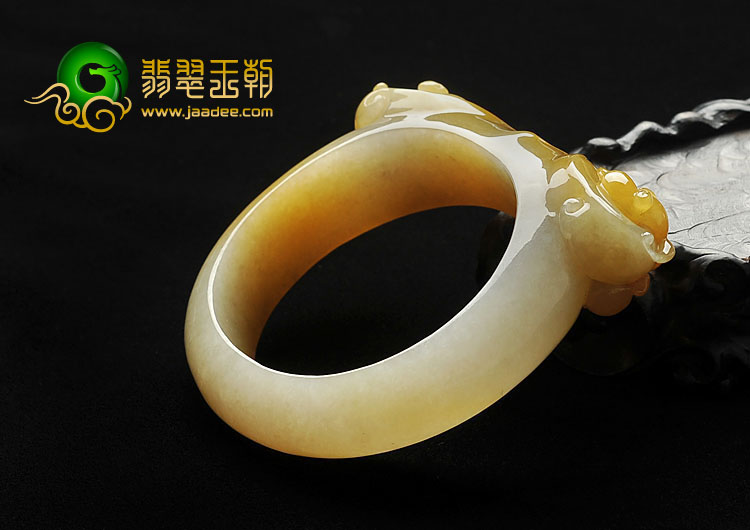 （超值推荐）糯冰种鸡油黄缅甸翡翠A货双龙如意贵妃镯/摆件（59.7mm-52.6mm）