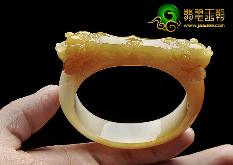 （超值推荐）糯冰种鸡油黄缅甸翡翠A货双龙如意贵妃镯/摆件（59.7mm-52.6mm）