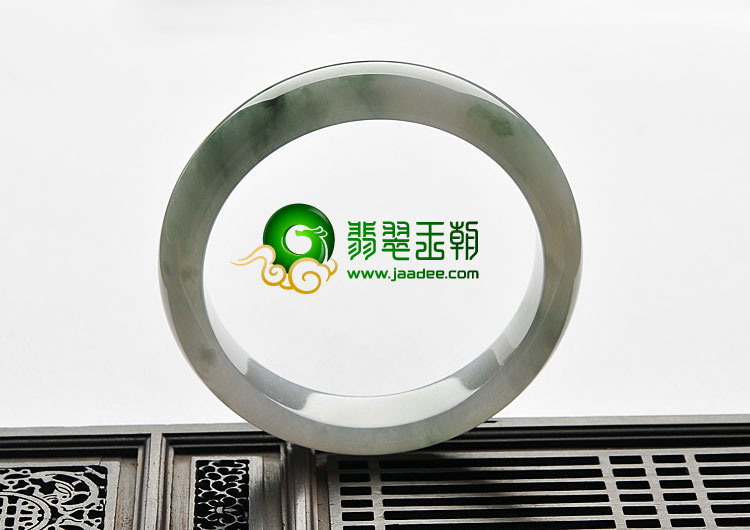 糯冰种飘花缅甸翡翠A货手镯（58.5mm）