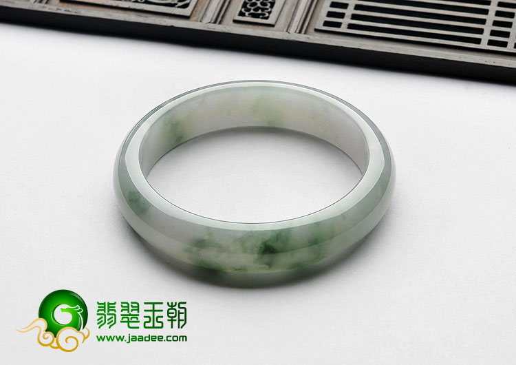 糯冰种飘花缅甸翡翠A货手镯（58.5mm）