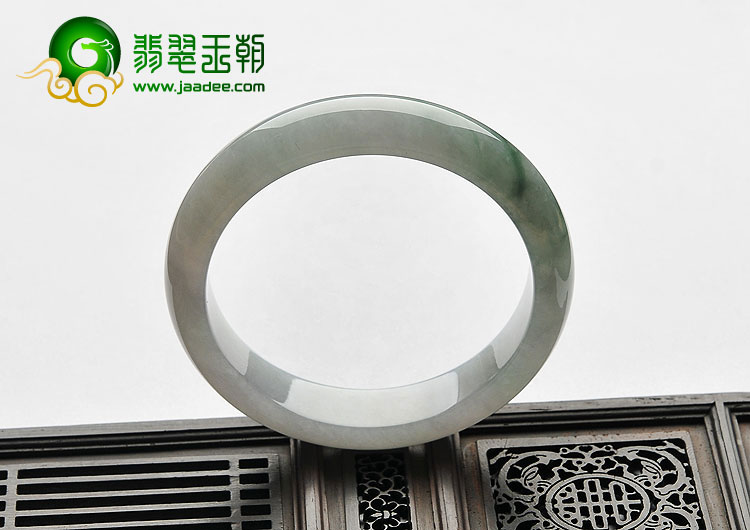 糯冰种飘花缅甸翡翠A货手镯（58.6mm）