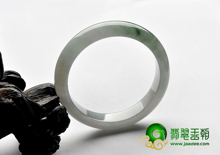 糯冰种飘花缅甸翡翠A货手镯（58.6mm）