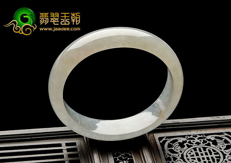 冰种晴水缅甸翡翠A货贵妃镯（53.3mm-47.2mm）