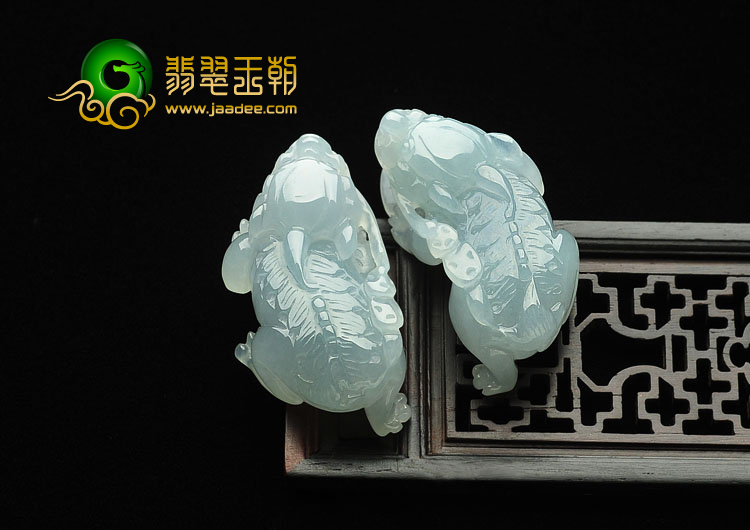 糯冰种晴水缅甸翡翠A货貔貅挂件（一对）