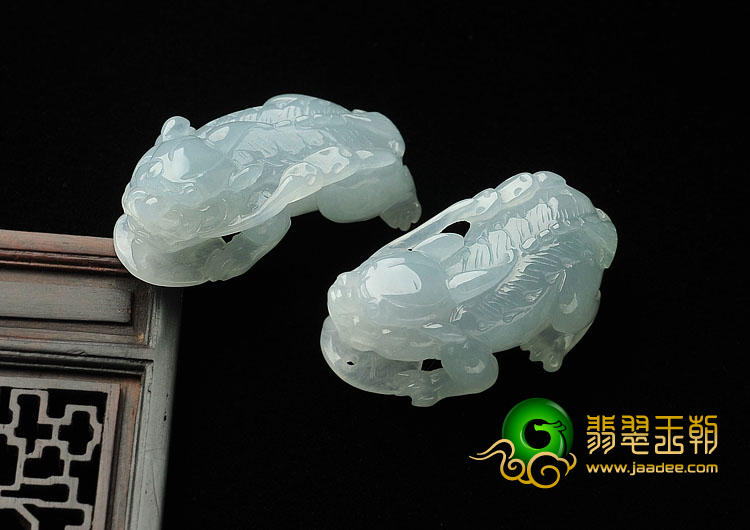 糯冰种晴水缅甸翡翠A货貔貅挂件（一对）