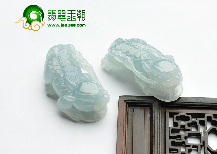 糯冰种晴水缅甸翡翠A货貔貅挂件（一对）
