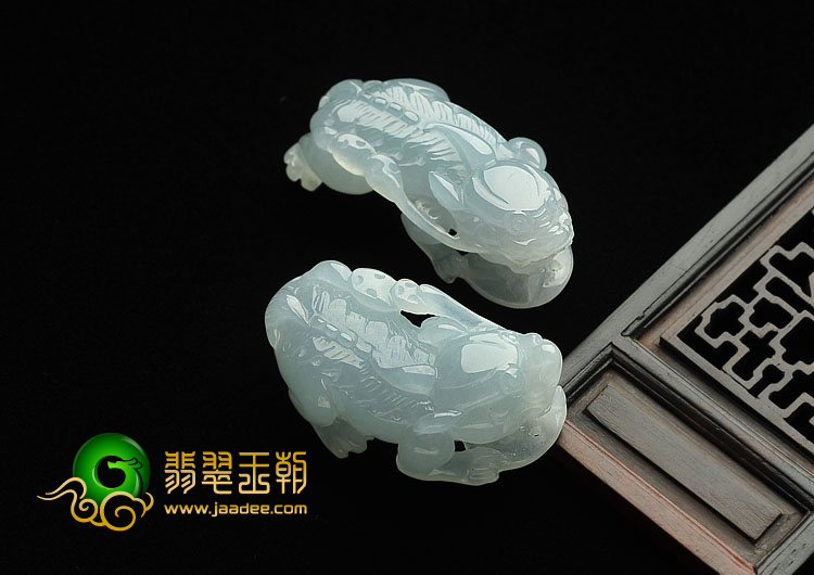 糯冰种晴水缅甸翡翠A货貔貅挂件（一对）