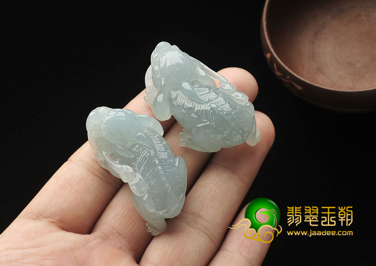 糯冰种晴水缅甸翡翠A货貔貅挂件（一对）