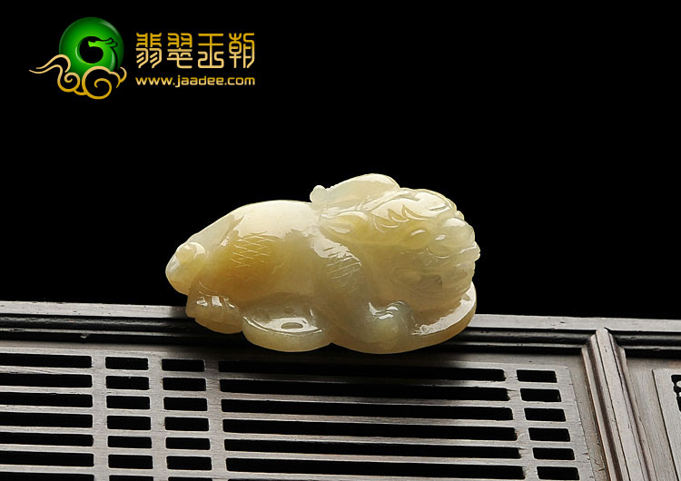 糯冰种黄翡缅甸翡翠A货貔貅挂件