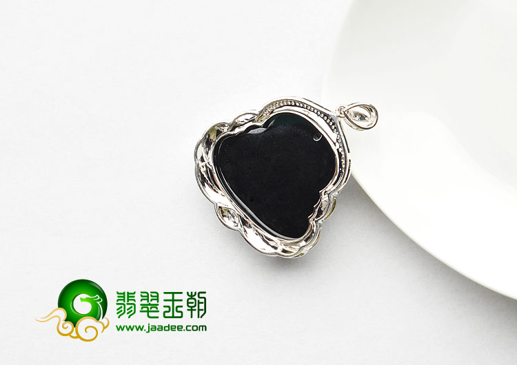 冰玻种墨翠缅甸翡翠A货镶白金玉佛胸坠（真钻）