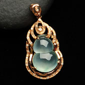 冰种略飘花缅甸翡翠A货镶玫瑰金葫芦胸坠（真钻）