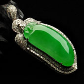 冰种阳绿缅甸翡翠A货镶白金福瓜胸坠（真钻）