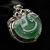 冰玻种略飘翠缅甸翡翠A货镶白金如意胸坠（真钻）