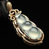 冰种无色缅甸翡翠A货镶玫瑰金四季豆胸坠（真钻）