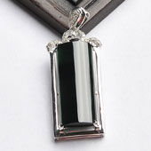 冰玻种蓝水缅甸翡翠A货镶白金胸坠（真钻）