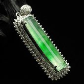 冰玻种飘翠缅甸翡翠A货镶白金胸坠（真钻）