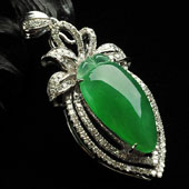 冰种翠色缅甸翡翠A货镶白金福瓜胸坠（真钻）