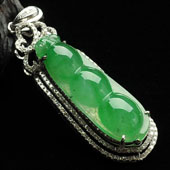 冰种飘翠缅甸翡翠A货镶白金四季豆胸坠（真钻）