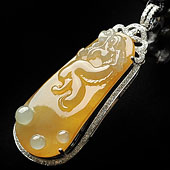 冰种褐黄翡缅甸翡翠A货镶白金龙牌胸坠（真钻）