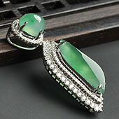 冰种飘花缅甸翡翠A货镶白金胸坠（真钻）