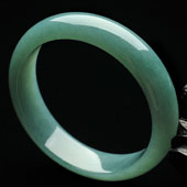 糯冰种绿晴水缅甸翡翠A货手镯（57.9mm）