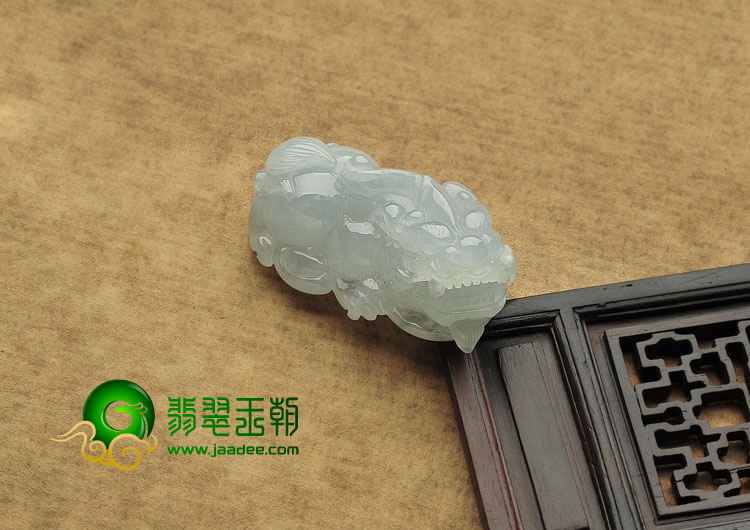 糯冰种晴水缅甸翡翠A货貔貅挂件