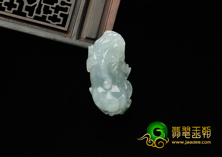 糯冰种晴水缅甸翡翠A货貔貅挂件