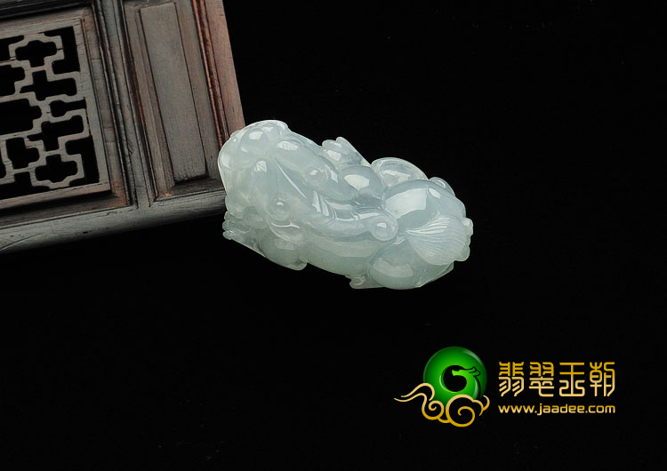 糯冰种晴水缅甸翡翠A货貔貅挂件