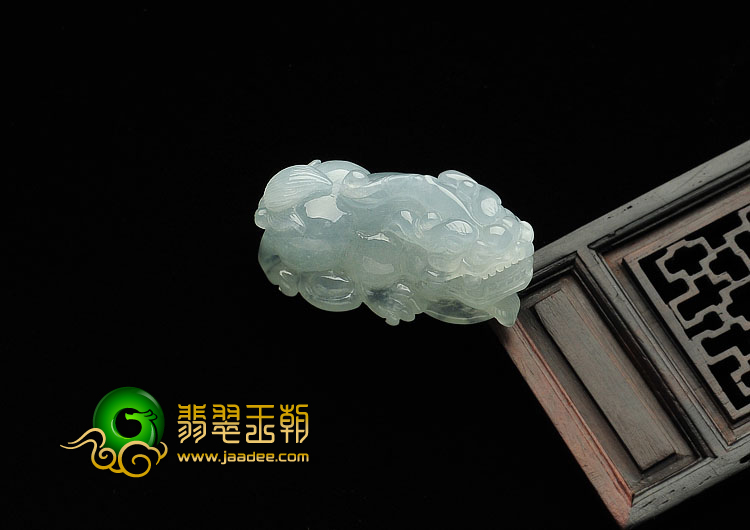 糯冰种晴水缅甸翡翠A货貔貅挂件