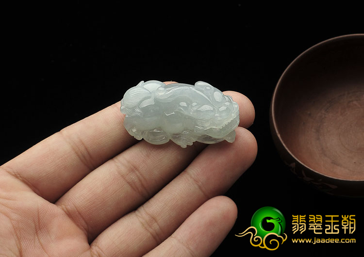 糯冰种晴水缅甸翡翠A货貔貅挂件