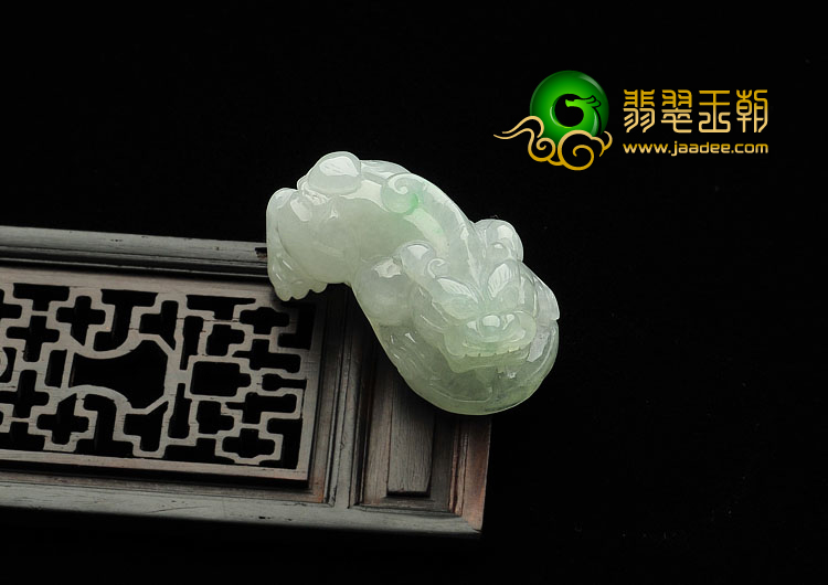 糯冰种晴水缅甸翡翠A货貔貅挂件