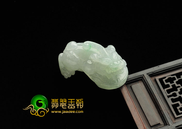 糯冰种晴水缅甸翡翠A货貔貅挂件