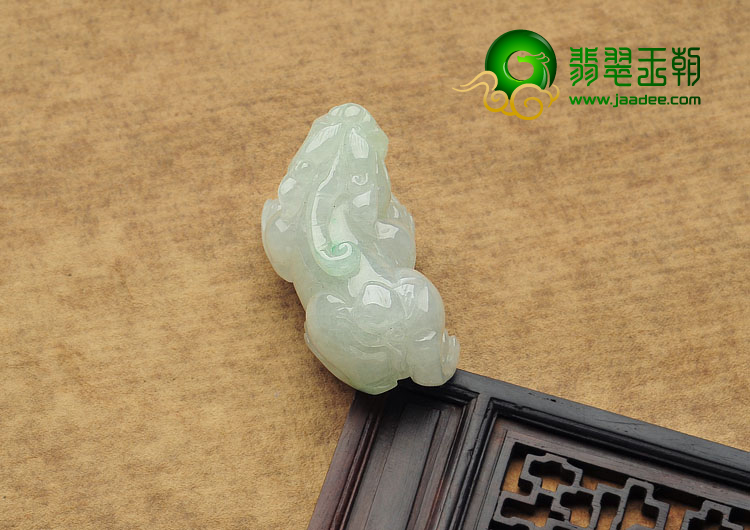 糯冰种晴水缅甸翡翠A货貔貅挂件