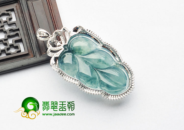 冰玻种飘花缅甸翡翠A货镶白金金枝玉叶胸坠（真钻）