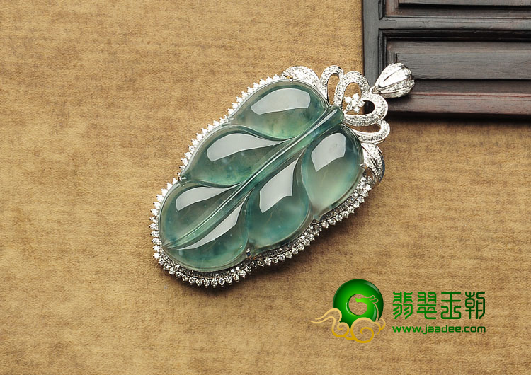 冰玻种飘花缅甸翡翠A货镶白金金枝玉叶胸坠（真钻）