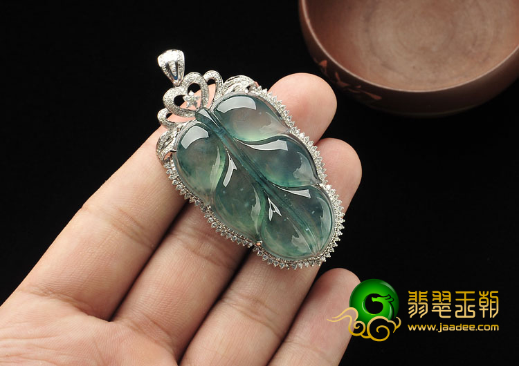 冰玻种飘花缅甸翡翠A货镶白金金枝玉叶胸坠（真钻）