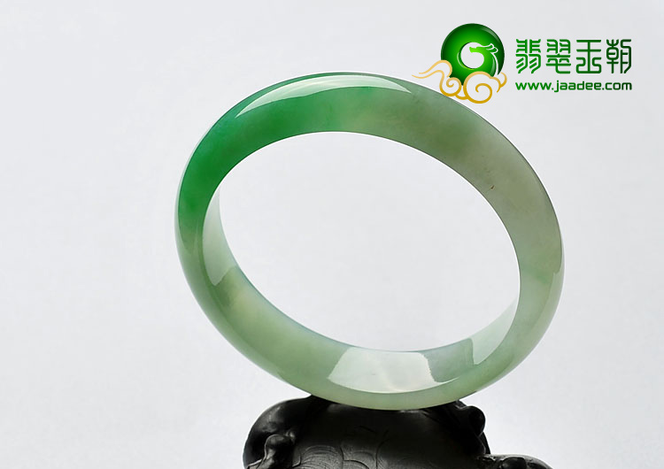 冰种翠色缅甸翡翠A货手镯（57.6mm）