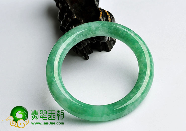 糯冰种豆色缅甸翡翠A货圆条手镯（55mm）