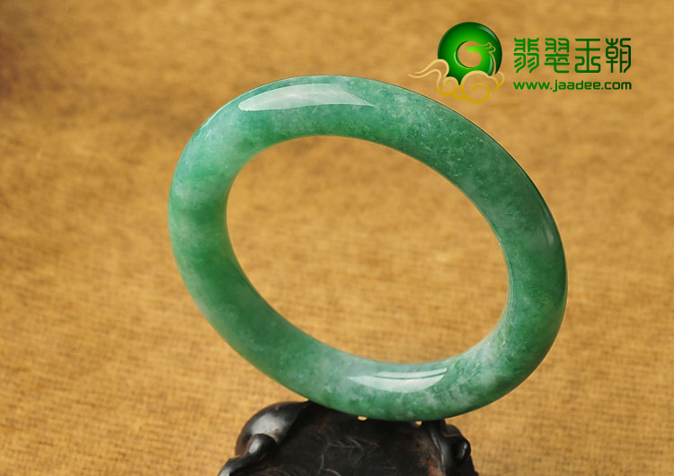 糯冰种豆色缅甸翡翠A货圆条手镯（55mm）