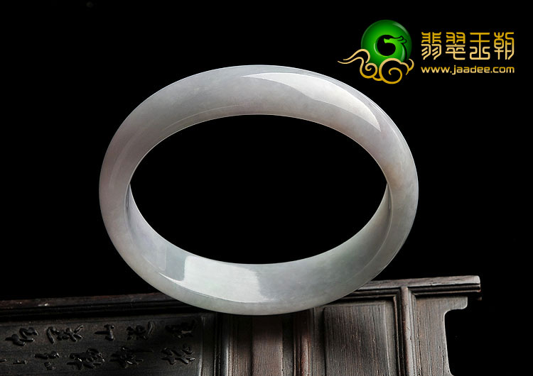 糯冰种淡春带彩缅甸翡翠A货贵妃镯（56.5mm-52mm）