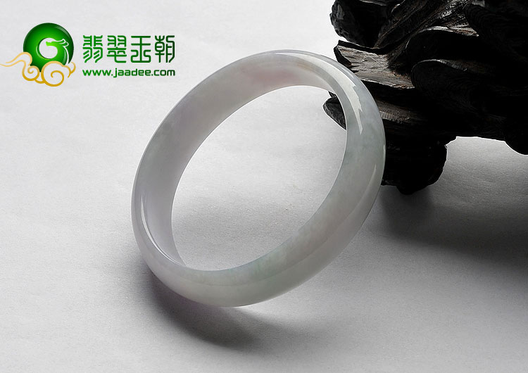 糯冰种淡春带彩缅甸翡翠A货贵妃镯（56.5mm-52mm）