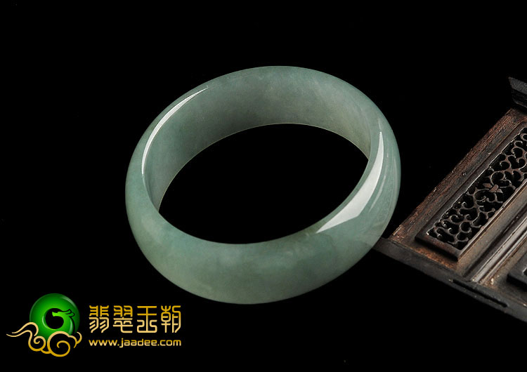 冰种晴水缅甸翡翠A货贵妃镯（54.7mm-49.7mm）