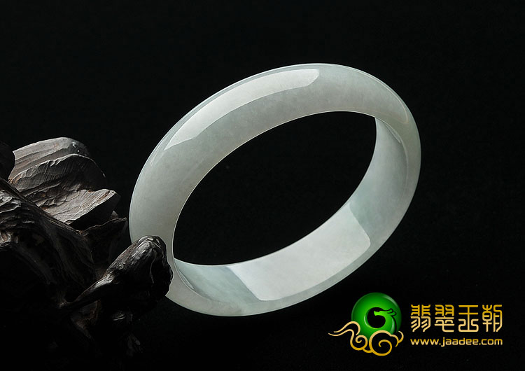 糯冰种晴水缅甸翡翠A货贵妃镯（53.5mm-46.7mm）