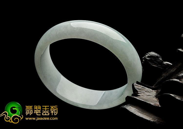 糯冰种晴水缅甸翡翠A货贵妃镯（53.5mm-46.7mm）