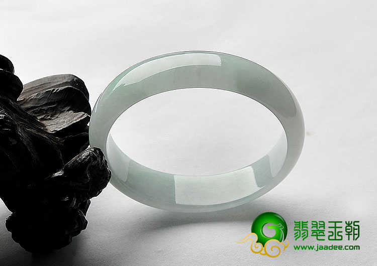 糯冰种晴水缅甸翡翠A货贵妃镯（53.5mm-46.7mm）