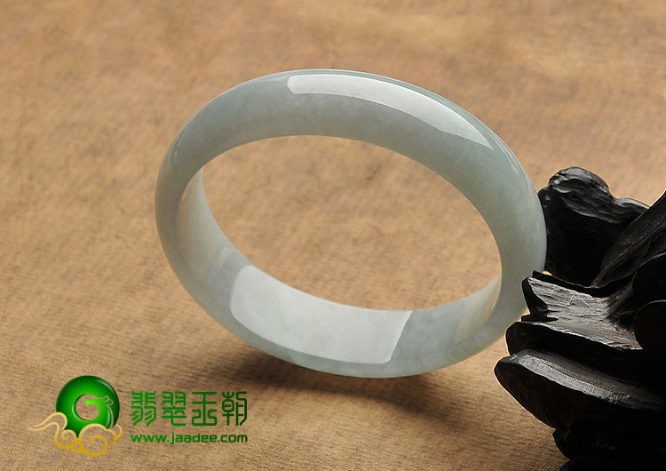 糯冰种晴水缅甸翡翠A货贵妃镯（53.5mm-46.7mm）
